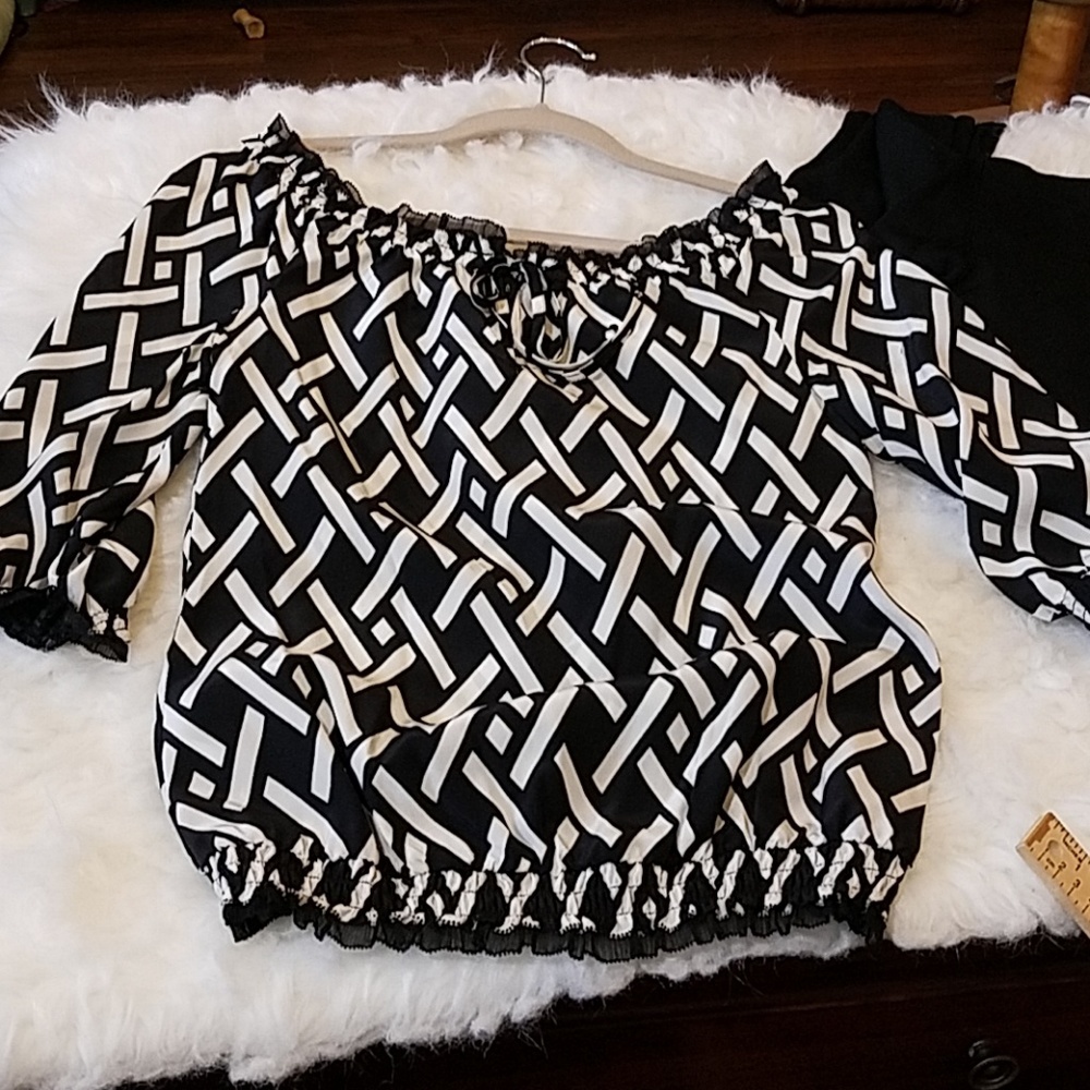 (XXS) WHBM Beautiful Black and White Silk Blouse